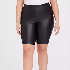 ✨torrid black faux leather bike short✨